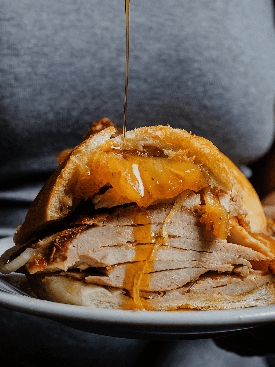 Sanduíche de Pernil com Abacaxi
